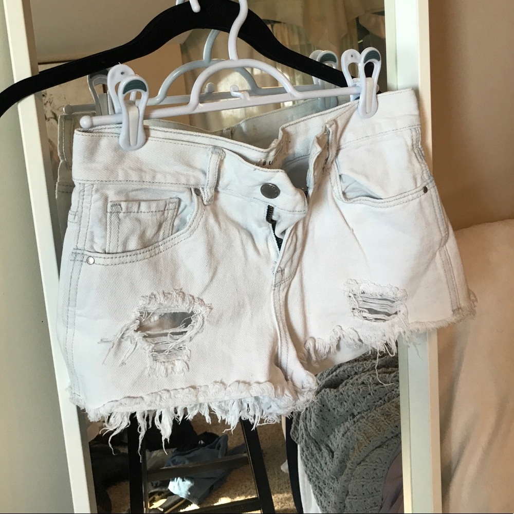 Light wash/ white jean shorts